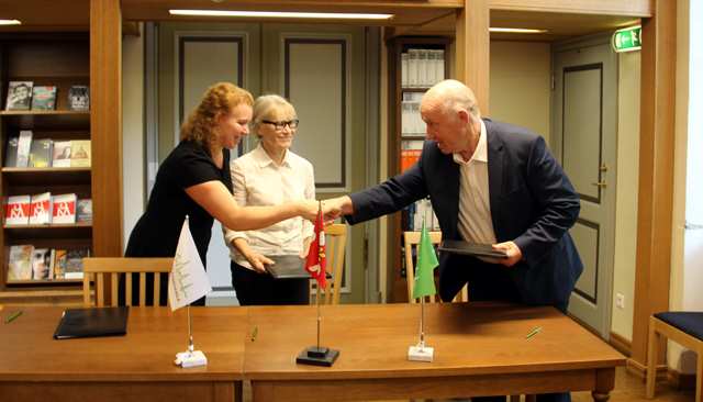 Ida-Tallinna Keskhaigla sõlmis koostööleppe Vanalinna Hariduskolleegiumiga, et anda noortele teadmisi meditsiinist.